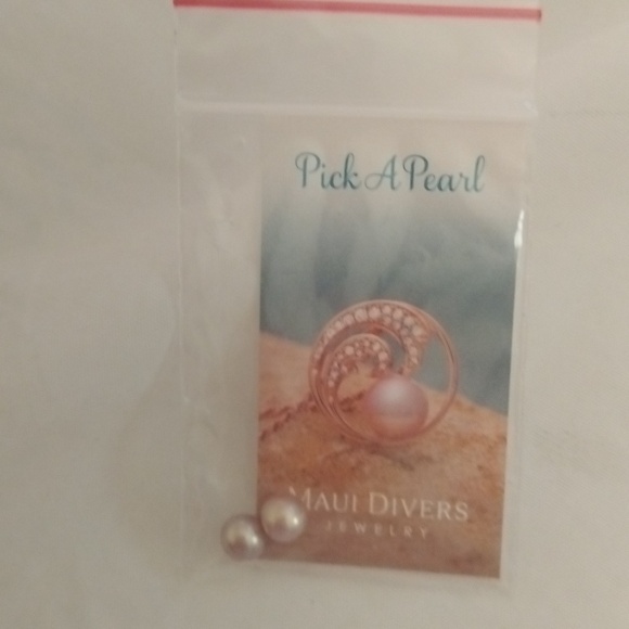 Two unset pearls - Picture 1 of 1